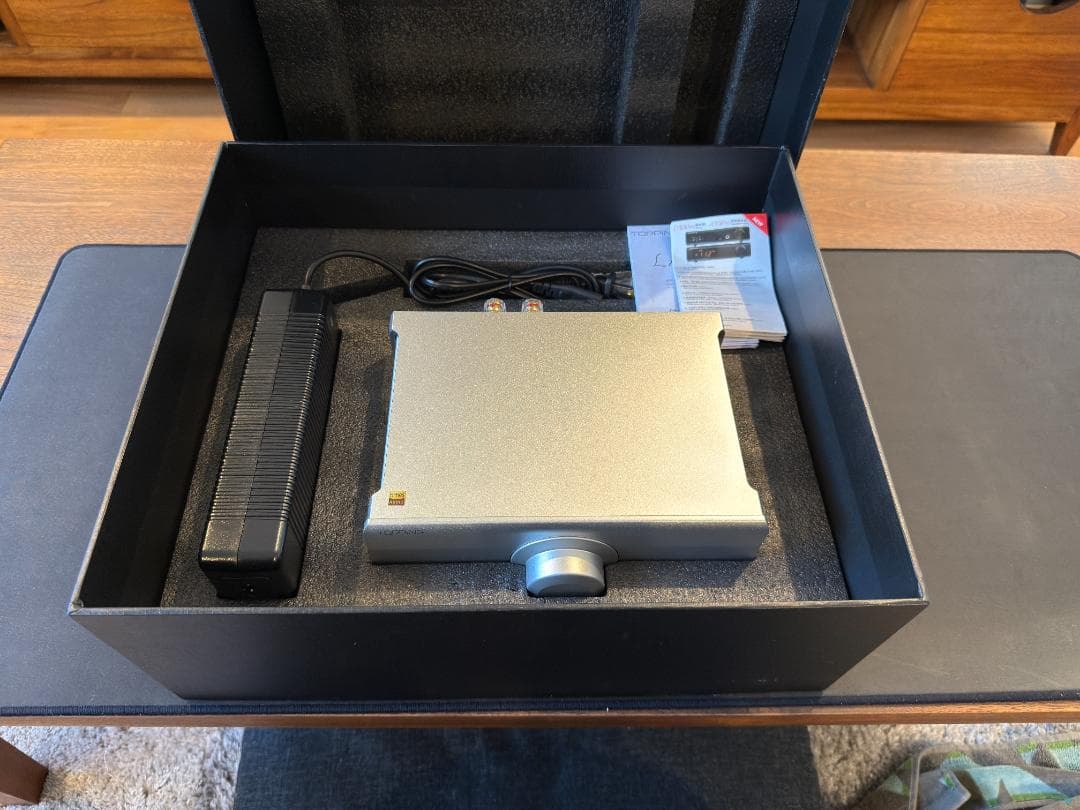 Topping LA90 プリメインアンプ パワーアンプ シルバー 極美品 Topping LA90：圧倒的スペックで新たな時代を開く超高性能パワーアンプ