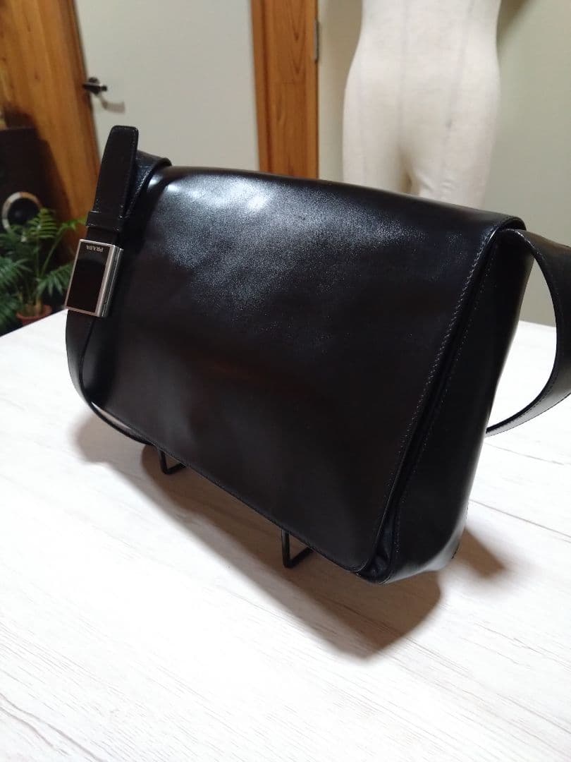 PRADA ブラックレザー ショルダーバッグ美品☆ Prada サフィアーノレザー ショルダーバッグ | ブラック | FARFETCH JP