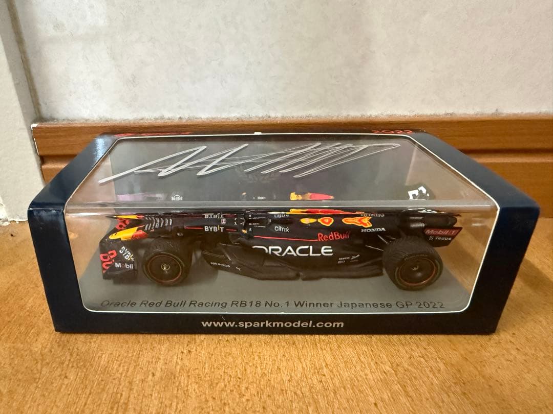 激レア F1 ドライバー max verstappen 直筆サイン入りトミカ