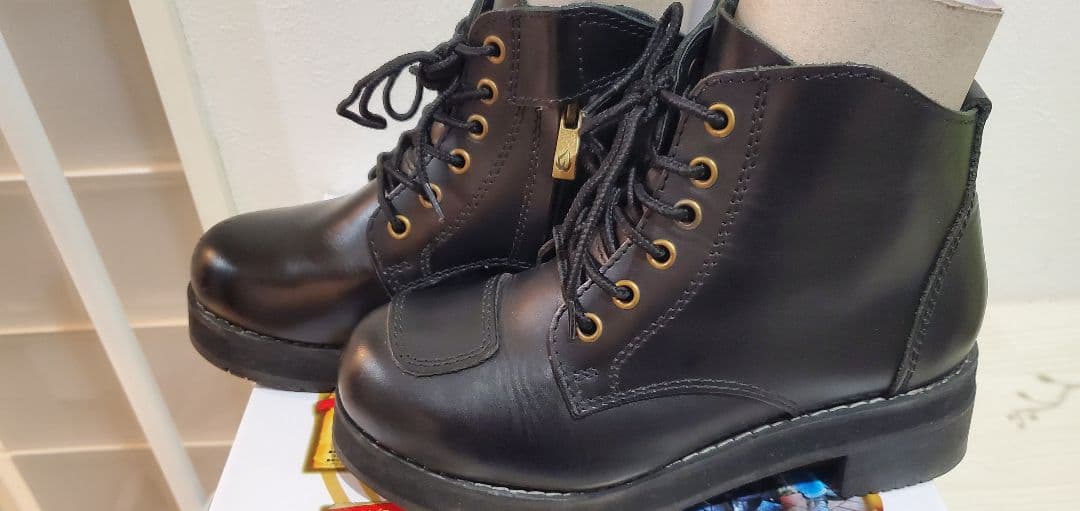 WILDWING ブラック レースアップブーツ 22.5cm　レディース