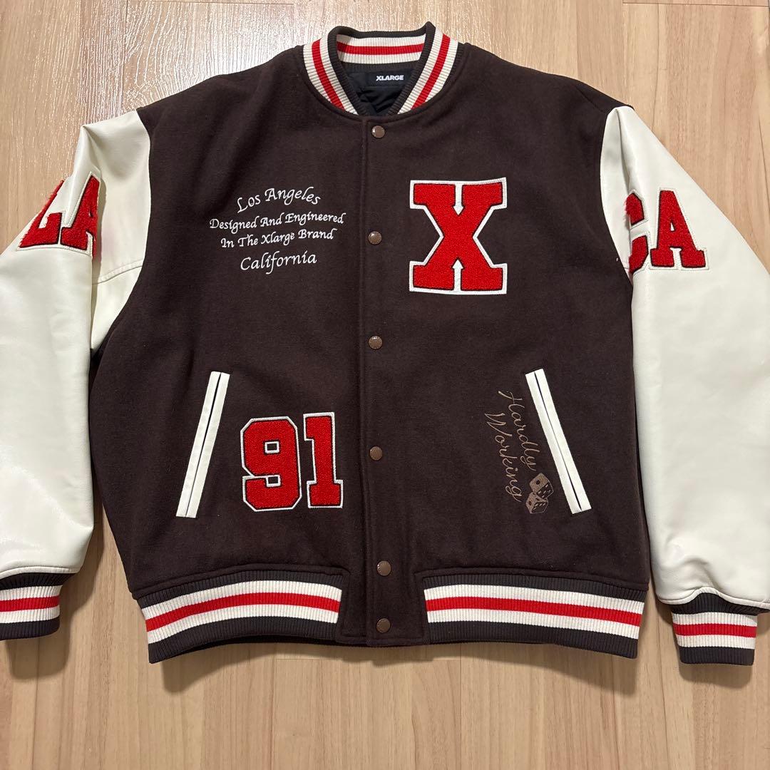 XLARGE ダークブラウン スタジャンL XLARGE（エクストラ ラージ） ジャケット XLARGE SWEAT VARSITY JACKET