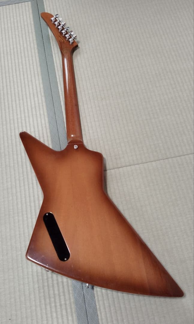 ギブソンエクスプローラー96製Limitid中古です。取りに来れる方のみ