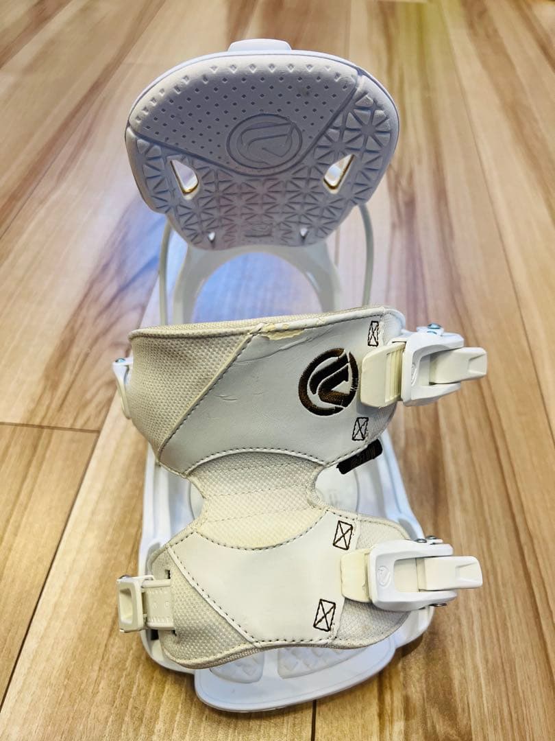 Flow スノーボードビンディング ホワイト minx M-L