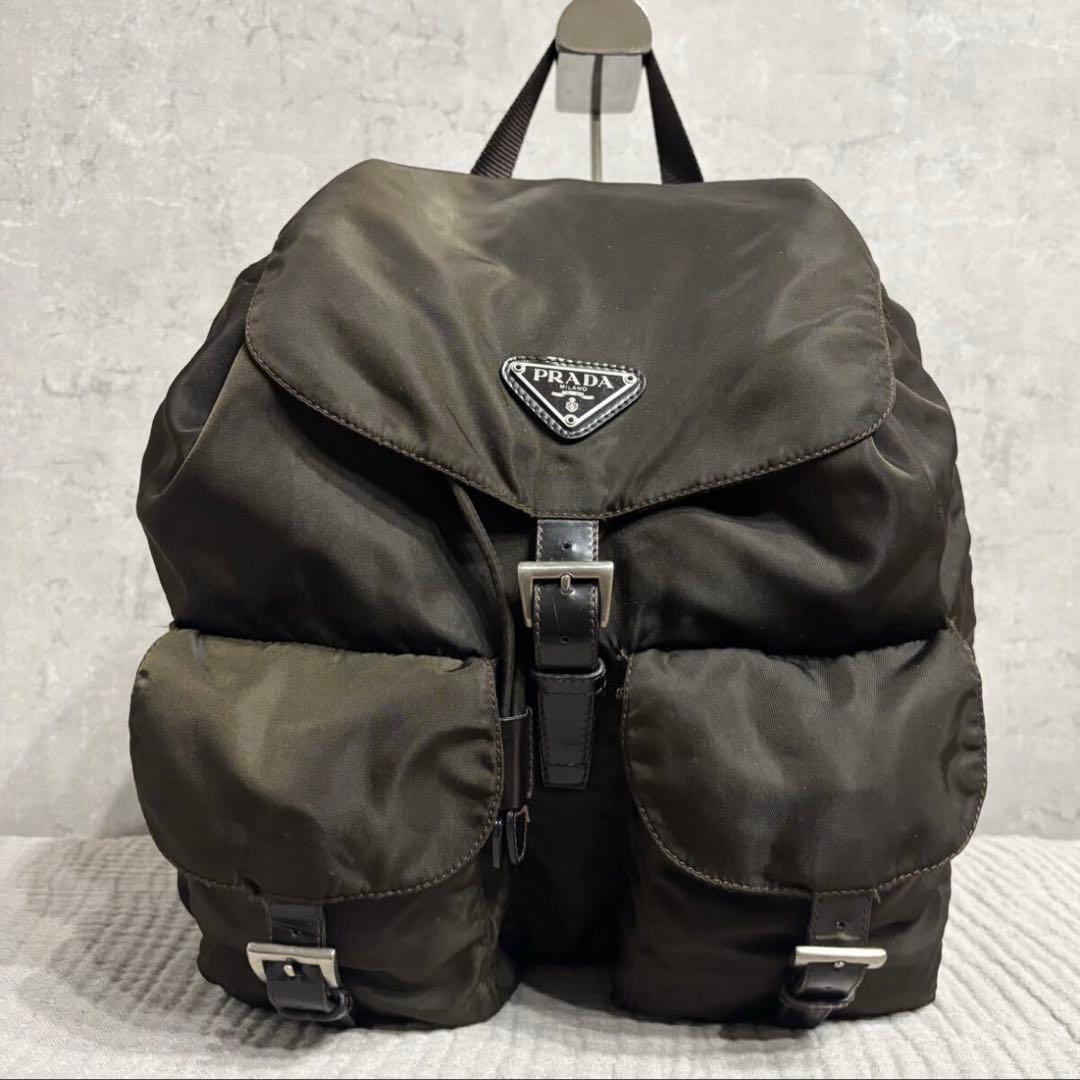 PRADA ミニリュック バックパック ロゴプレート ダークブラウン ナイロン PRADA（プラダ） ロゴ リュック バッグパック ブラウン レザー