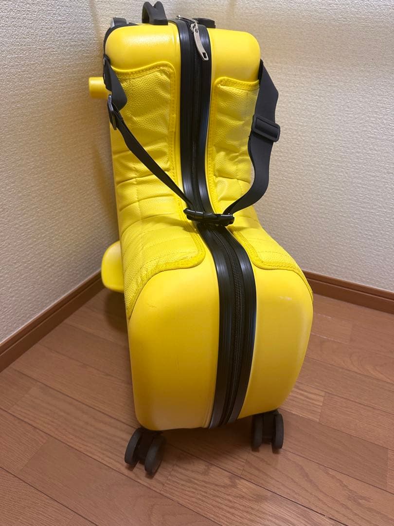 乗れるスーツケース イエロー クッション付き