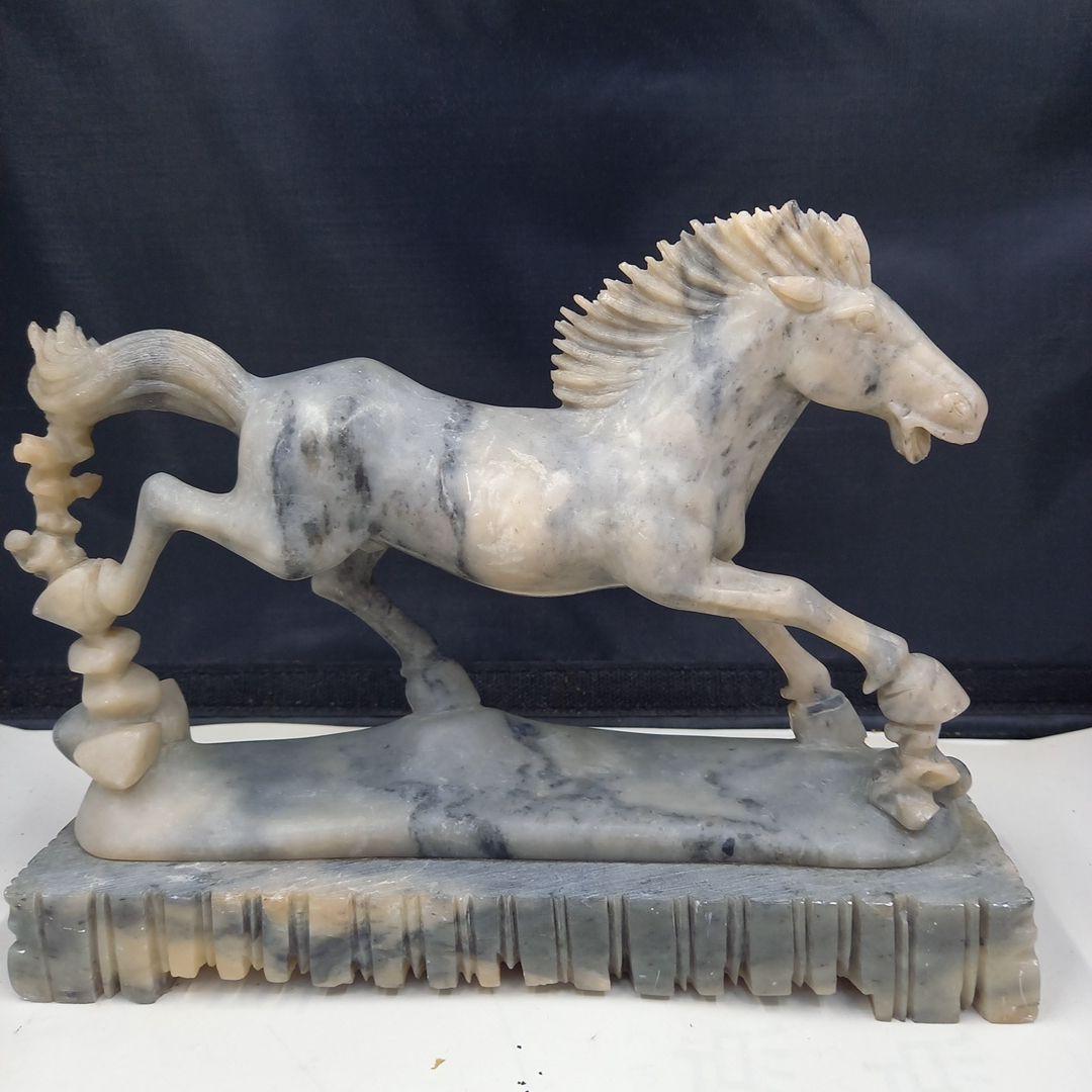 馬置物　天然石　石彫刻　手掘り　2.2kg