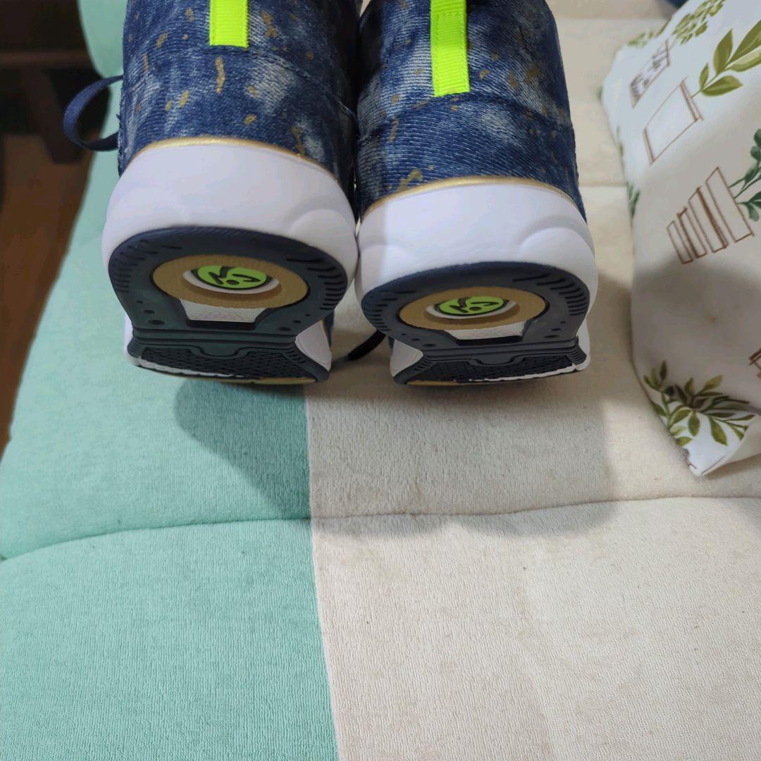 ズンバ　zumba スニーカーシューズ 人気即完売品　デニム 23.5cm