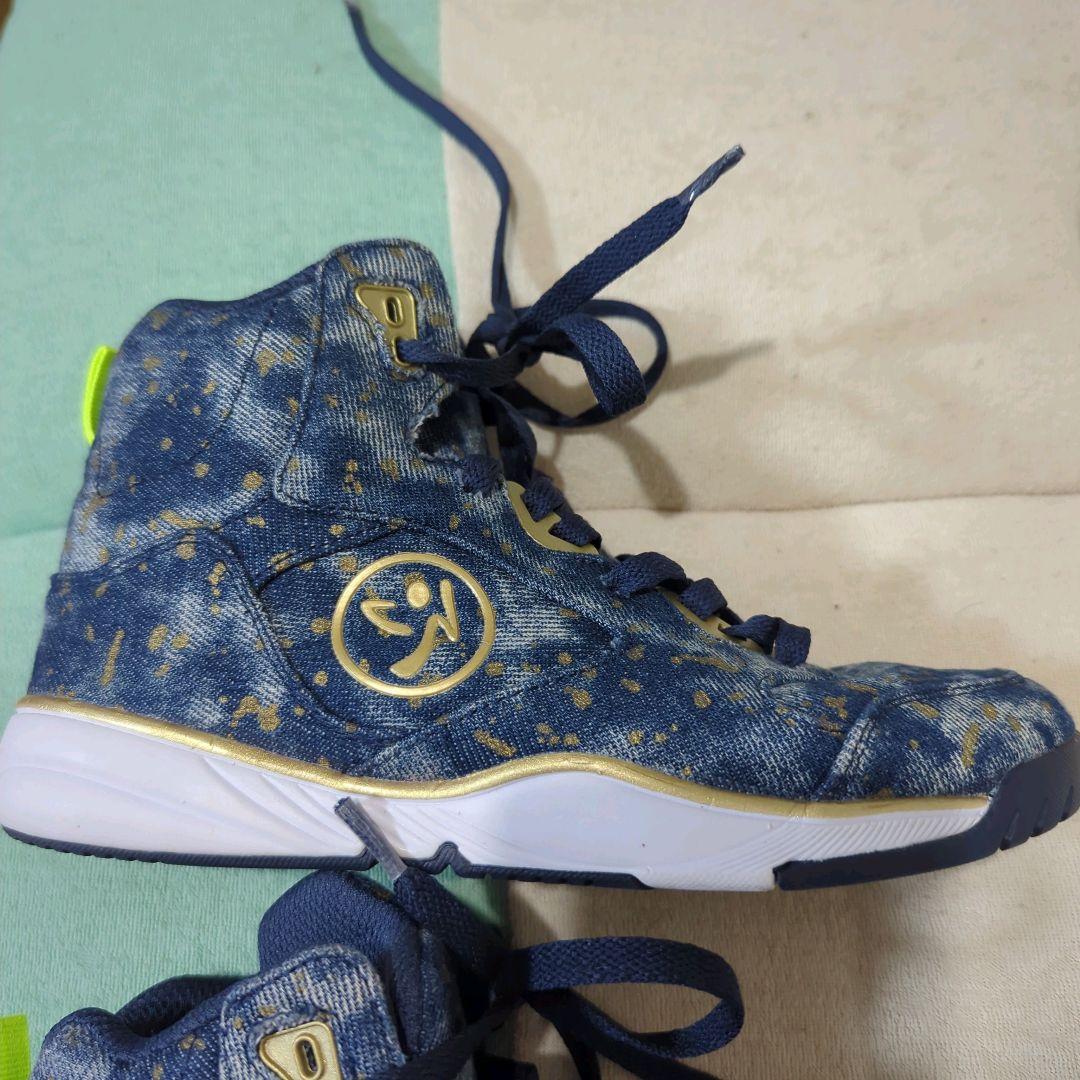 ズンバ　zumba スニーカーシューズ 人気即完売品　デニム 23.5cm