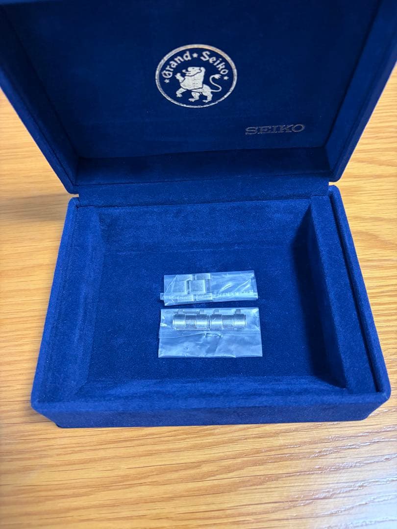 グランドセイコーのSBGV017のオーバーホールを行いました。（岐阜県/T