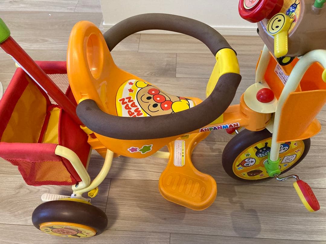 美品】おでかけ三輪車 わくわくアンパンマンごうピースII オレンジ