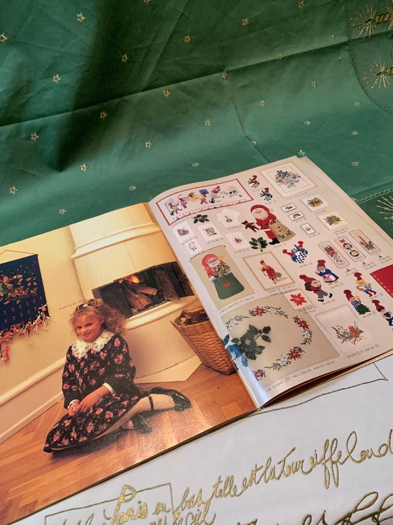 デンマーク製 北欧雑貨 ビンテージの伝統模様が刺繍された素敵な大型