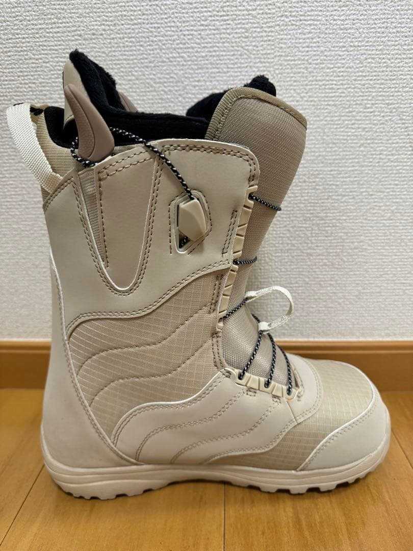美品 2023モデル BURTON MINT 23.5cm 可愛い 初心者