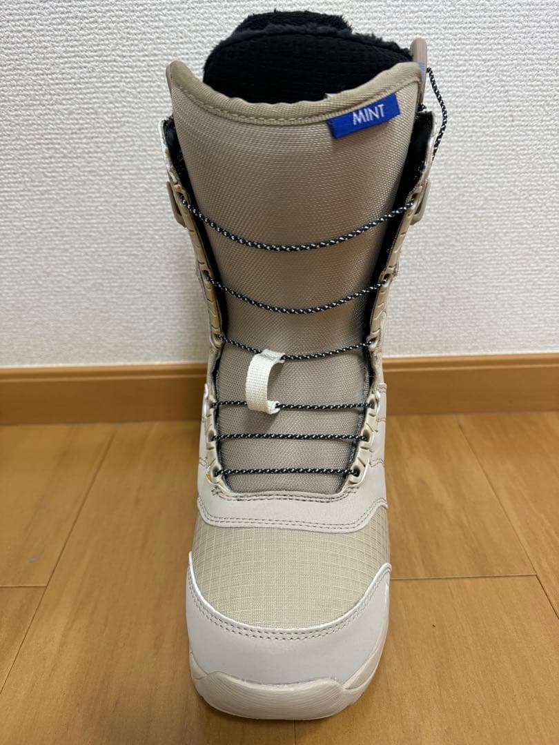 美品 2023モデル BURTON MINT 23.5cm 可愛い 初心者