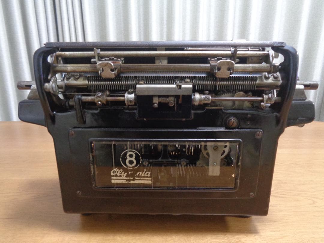 実働品 Olympia8 オリンピアタイプライター QWERTYZ配列ドイツ仕様