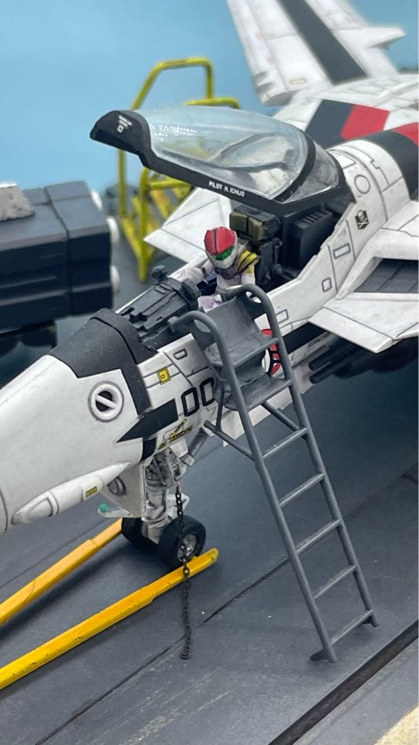 プラマックス VF-1A／S ファイターバルキリー 整備中モデル ジオラマ