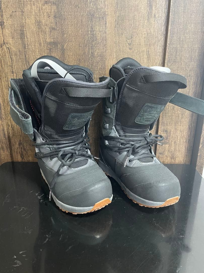 Deeluxe AREth Rin 黒 25.5 ブラック 國母和宏 ブーツ 國母和宏、NEIGHBORHOOD × SOREL「DAYSTORM HORIZON GTX」を履く