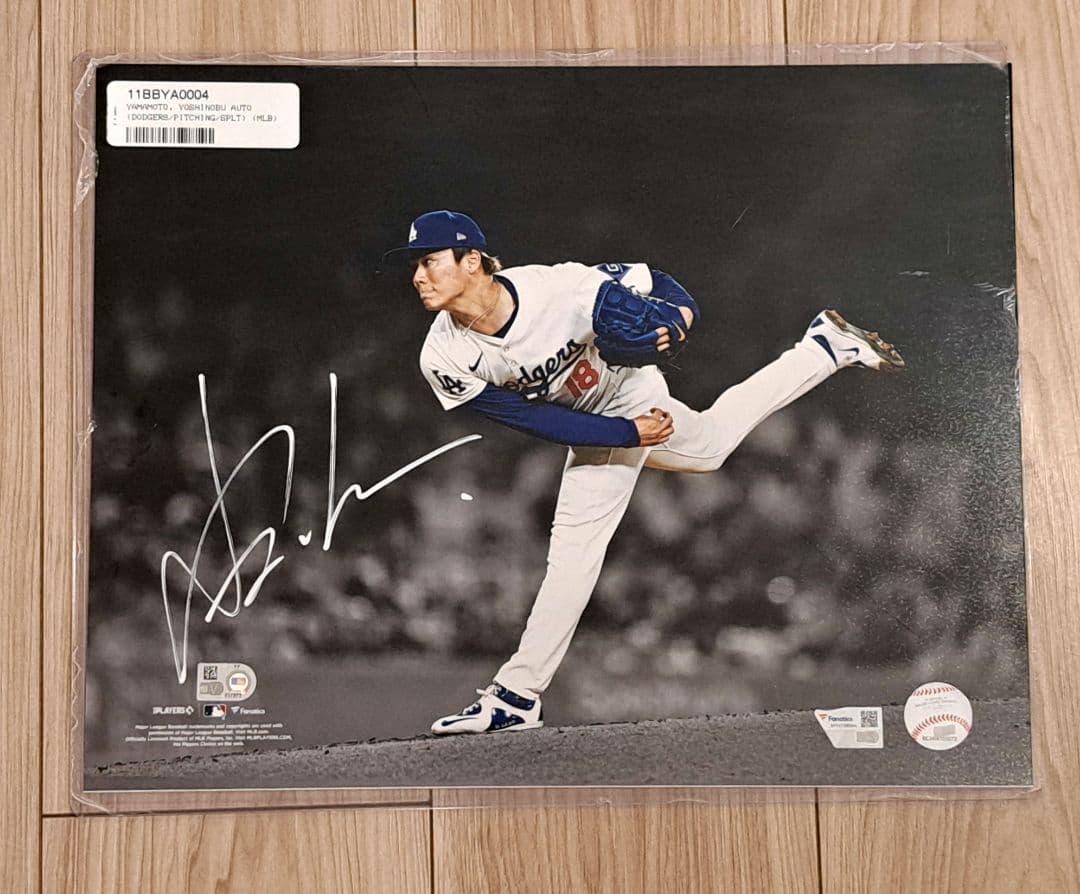 祝☆WS優勝 山本由伸選手直筆サイン入りフォトグラフ - メルカリ