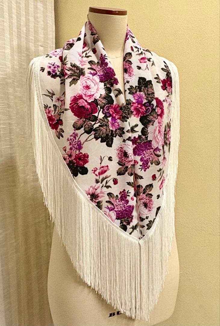 シージョ ピンクバラ柄スペイン オフ白フレコ フラメンコ 衣装