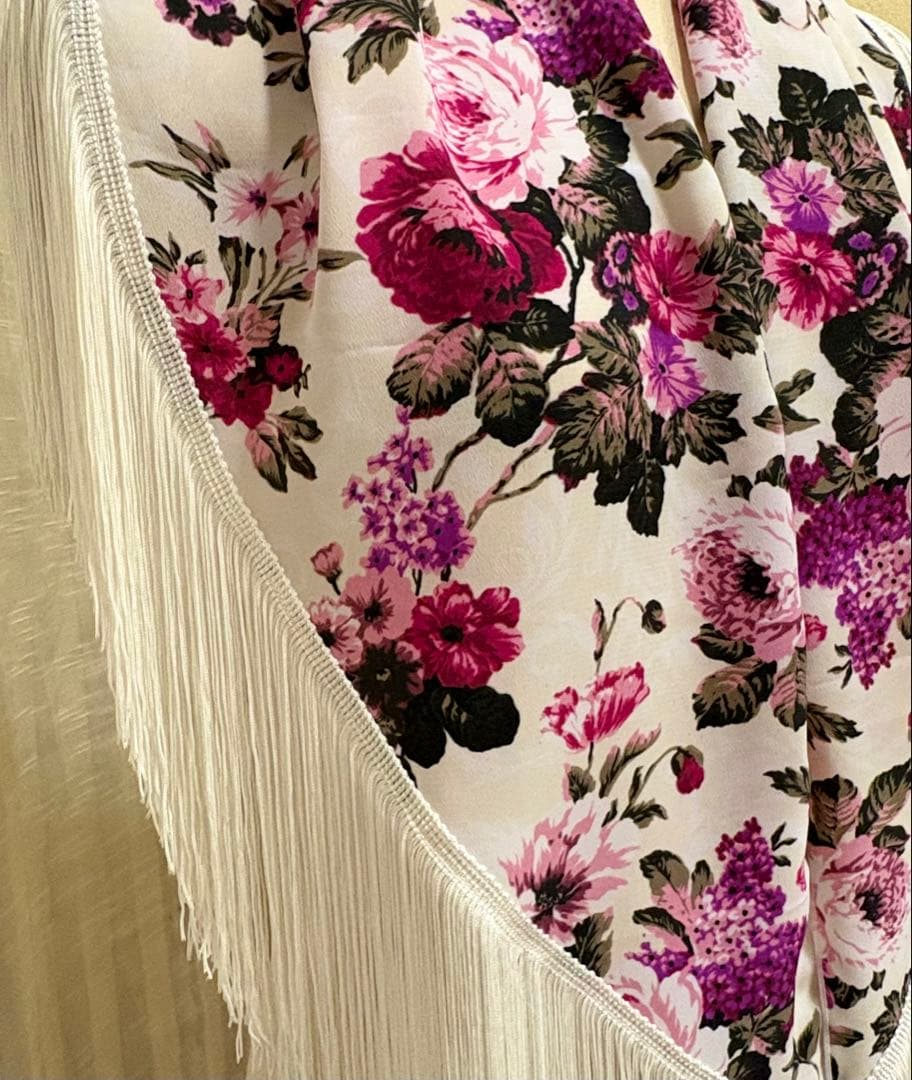 シージョ ピンクバラ柄スペイン オフ白フレコ フラメンコ 衣装