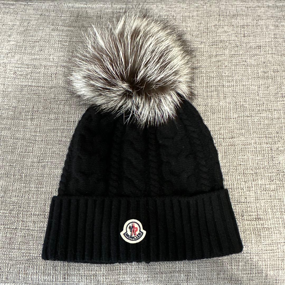 モンクレール ブラック ニット帽 ポンポン付き ブラック ニットキャップ : ハット＆ベレー 向けの レディース