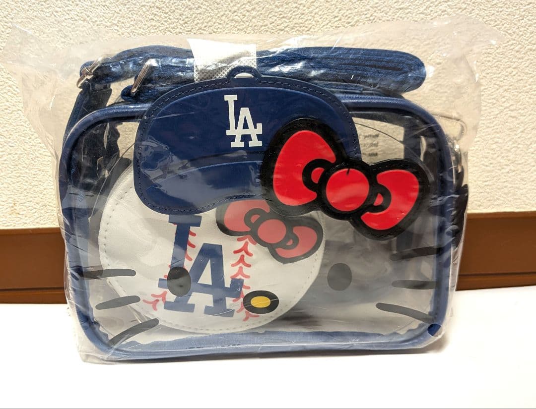 LA ドジャース × Hello Kitty ハローキティ クロスボディバック ハローキティ LAドジャース クロスボディバッグ 8/5限定非売品 Dodgers