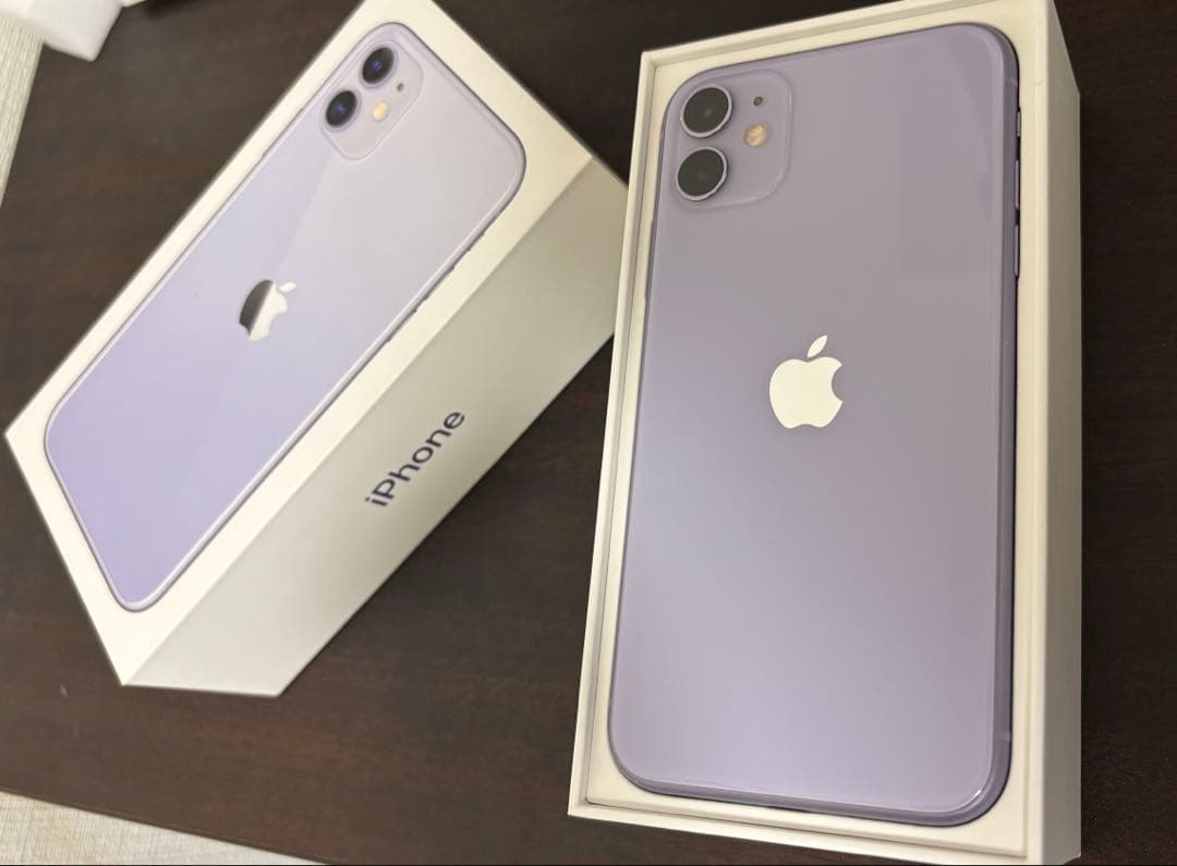 (画面修理歴有) iPhone11 64GB パープル iPhone11の画面が不気味な紫色に…こんな状態でもお任せください！٩( ”ω
