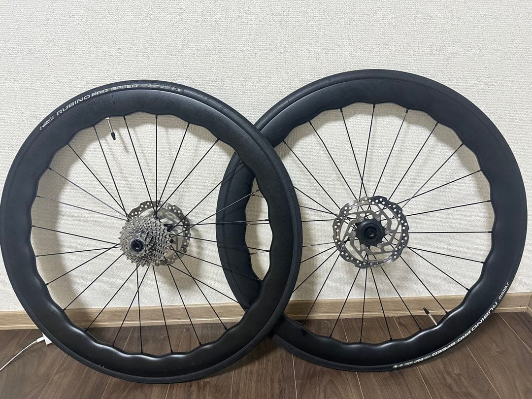 AIR カーボンホイール 700Cディスクブレーキ タイヤ付きスターラチェット