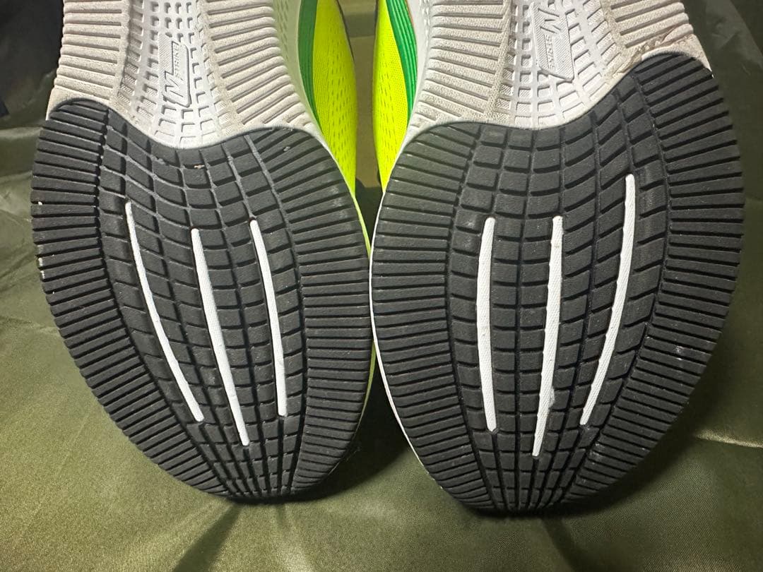 美品　SKECHERS GO RUN 軽量シューズ 27.5cm