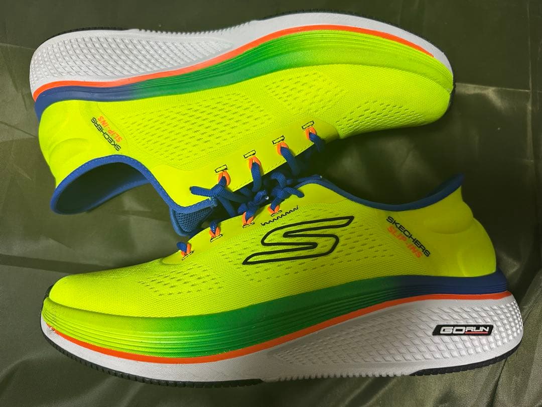 美品　SKECHERS GO RUN 軽量シューズ 27.5cm