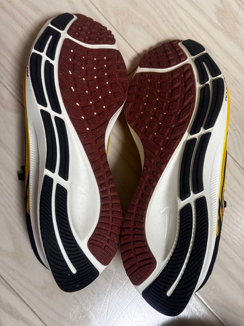 【美品】NIKE ランニングシューズ　27.5cm