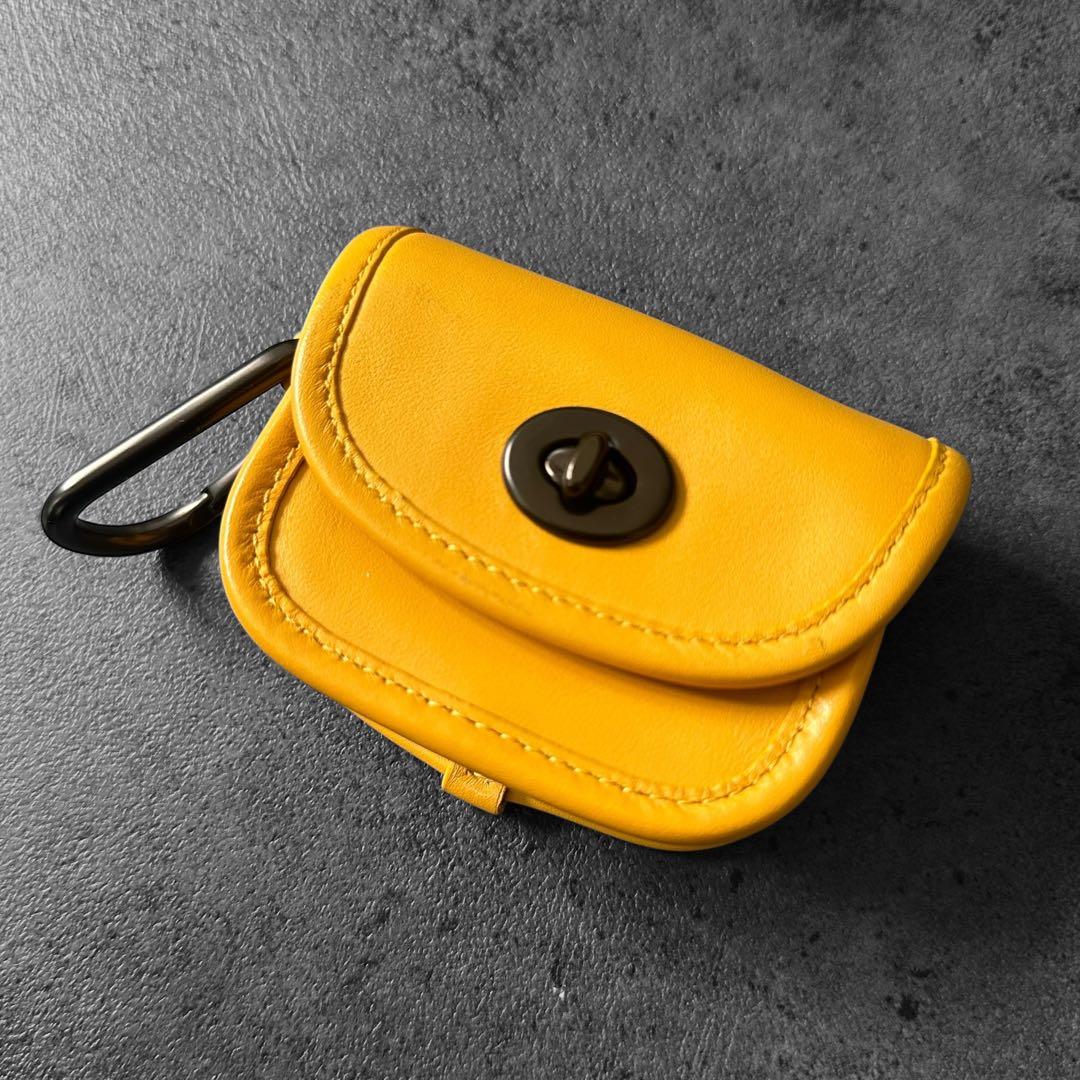 小物 COACH Heritage Turnlock Bag Charm Yellow How to Use: Coach Heritage Turnlock Bag Charms. They're so Handy