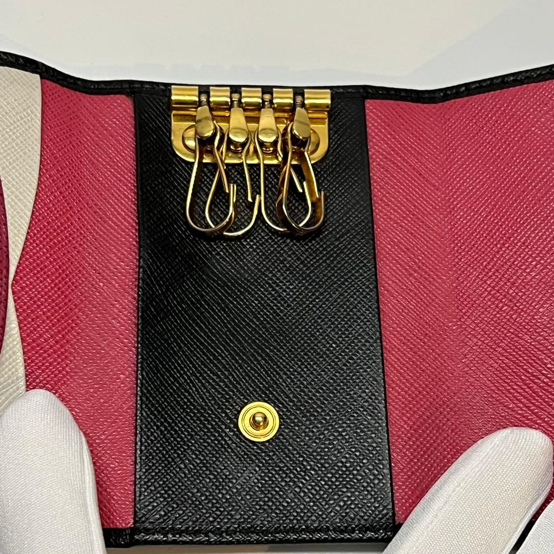 PRADA】サフィアーノマルチカラーキーケース