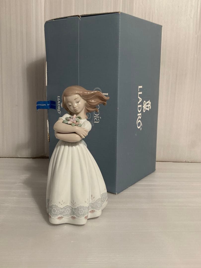 LLADRO Utopia 『さわやかな風』 陶器 リアドロ フォギュリン - メルカリ
