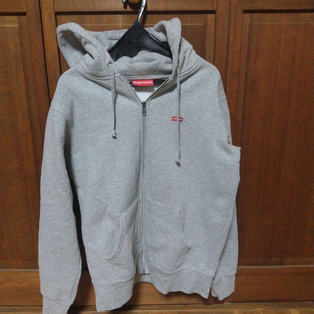 Supreme グレー パーカー Small ジップアップパーカー - メルカリ