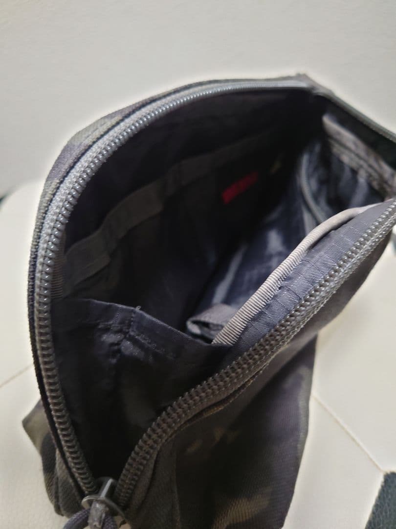 BRIEFING 迷彩ポーチ ファスナー ブラックカモ 中古 カートバ