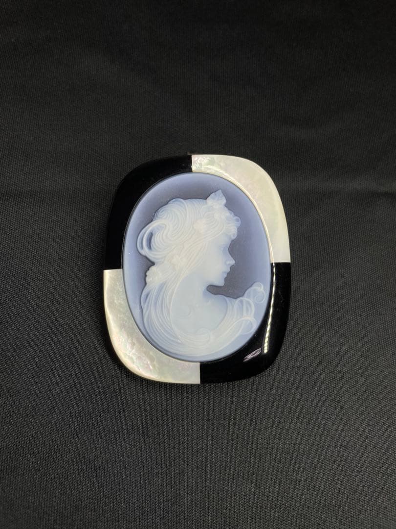 カメオ デザインブローチ　ヴィンテージ 753d3677bc8f43cfbe1d10df9a1121