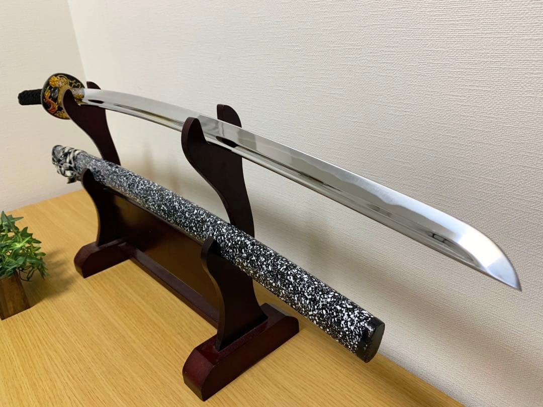 模造刀】日本刀 打刀 肥前忠広 美しい鍔 樋入刀身