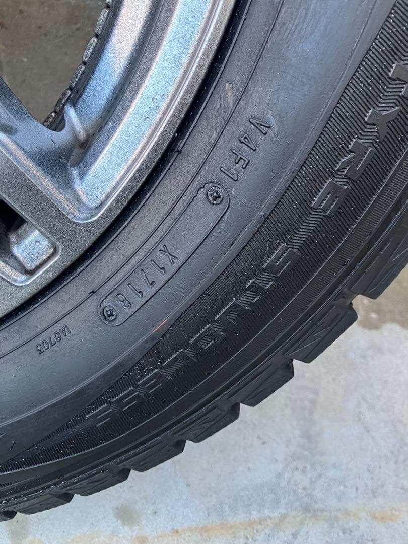 DUNLOP WINTERMAX スタッドレス　215/60/R16 ４本セット