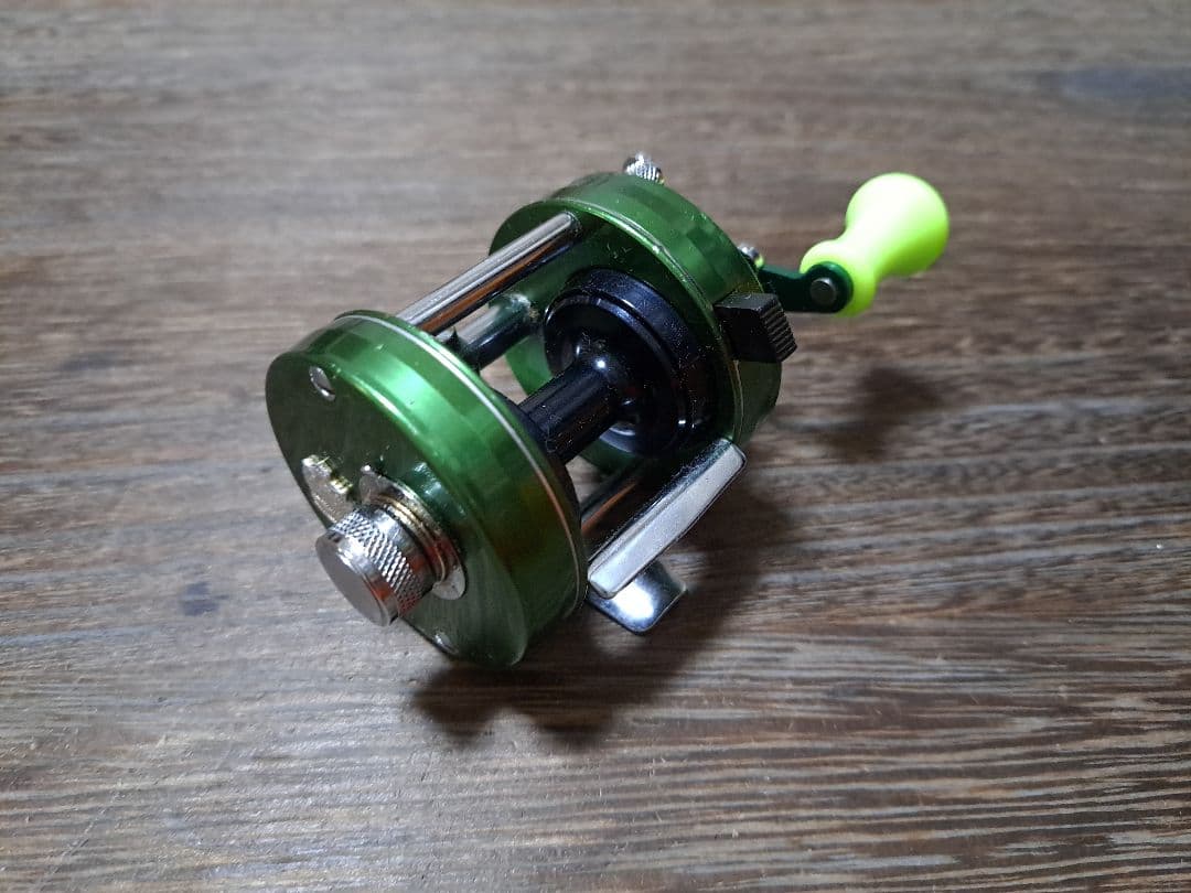 Abu ambassadeur 2500C グリーン サイモンシモムラ ハンドル - メルカリ