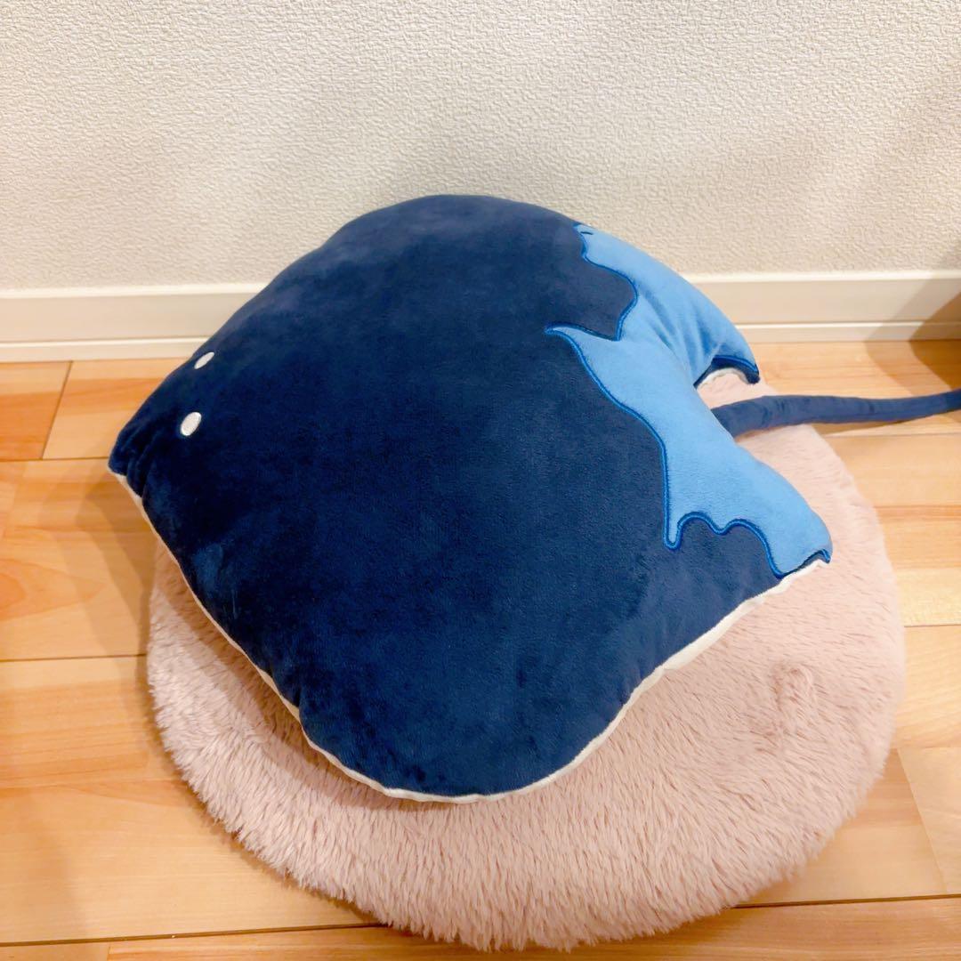 四国水族館 エイ クッション ざぶとん - メルカリ