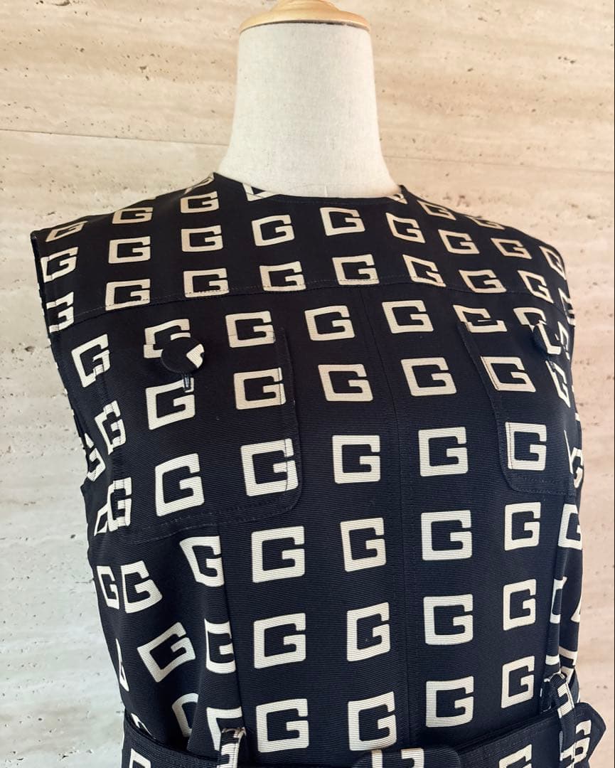 GUCCI 】美品！ミニワンピース ノースリーブ G柄 スクエア ベルト付き