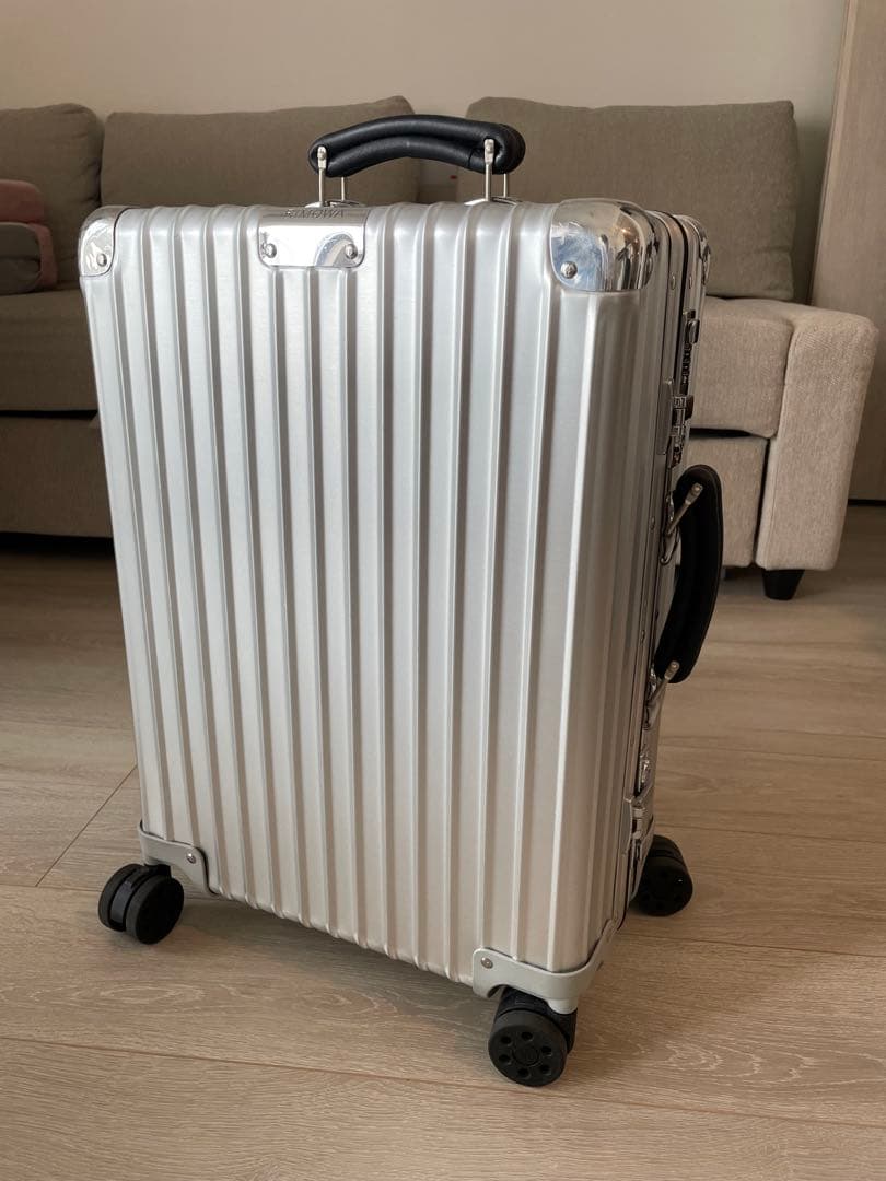 【美品】RIMOWA Classic Cabin S 機内持ち込みサイズ RIMOWA◇クラシック キャビン S◇シルバー 33L 機内持ち込み可 (RIMOWA