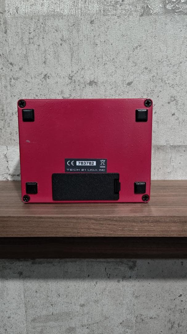 み*様 最終値下げ TECH 21 SansAmp BASS DI V2 限定赤 - メルカリ