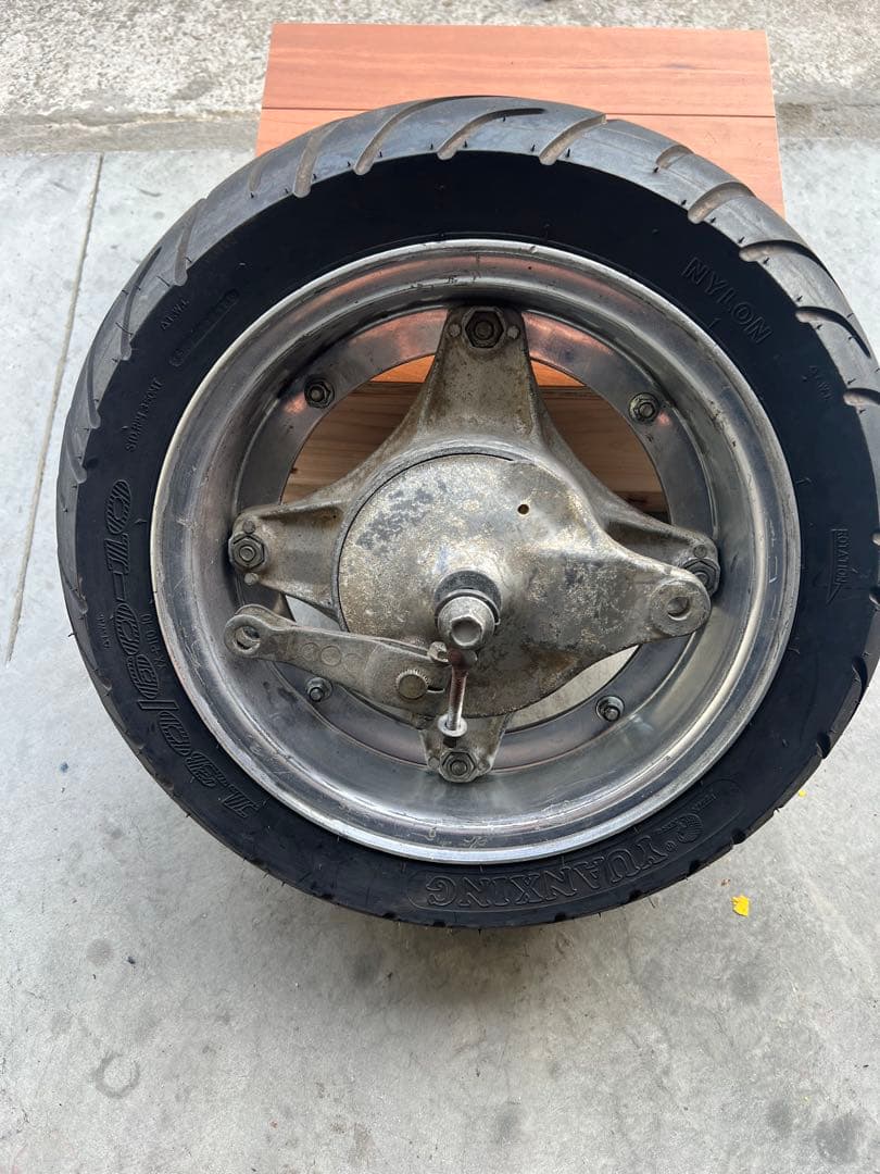 ダックス　4本ハブ　ホイール付き　ドラム付き 143wダックス用 ドラムブレーキ 4本スポークフロントハブ｜ モンキー