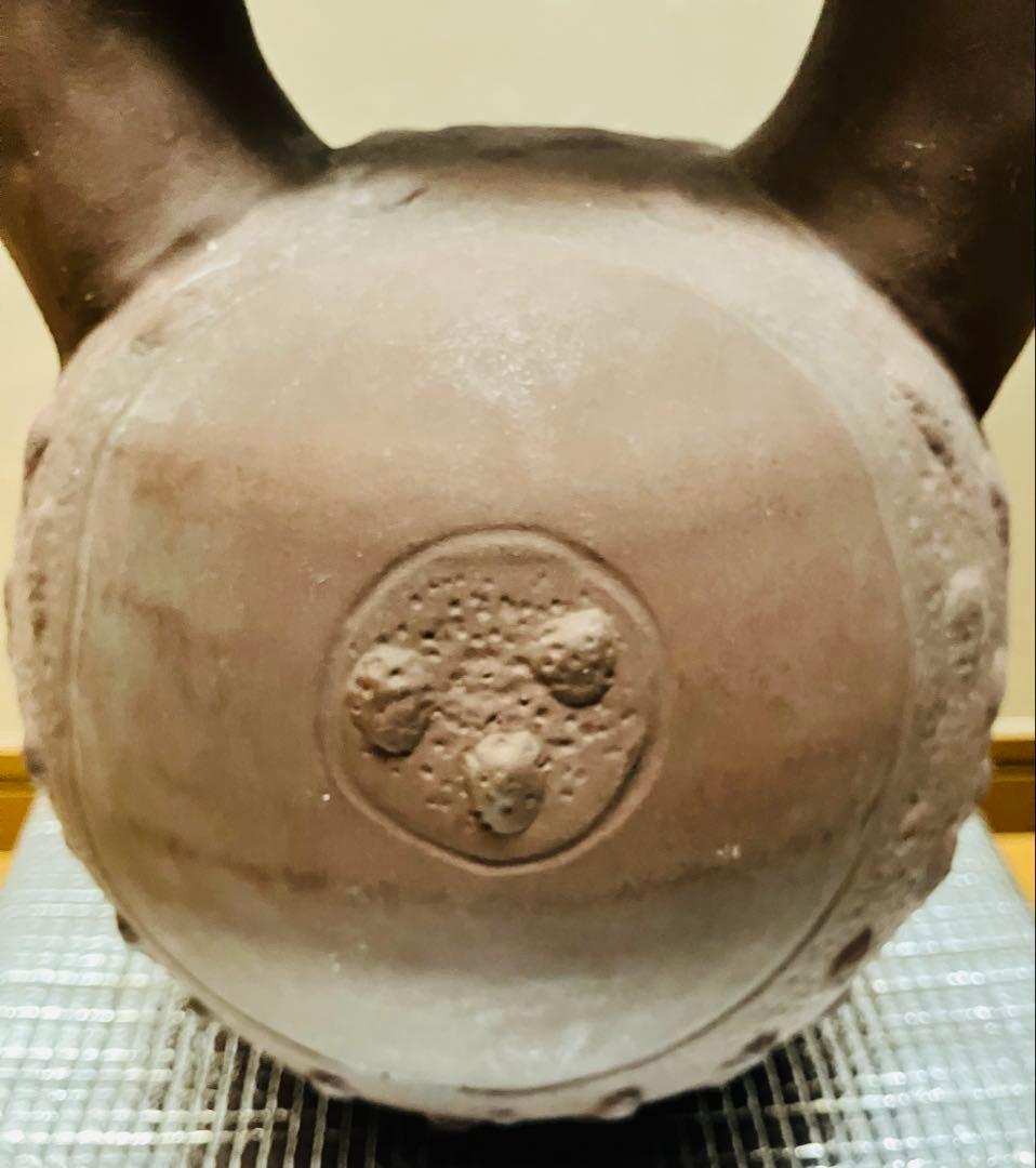 ペルー北海岸クピスニケ クントゥル・ワシ遺跡の墓に副葬されていた鐙形