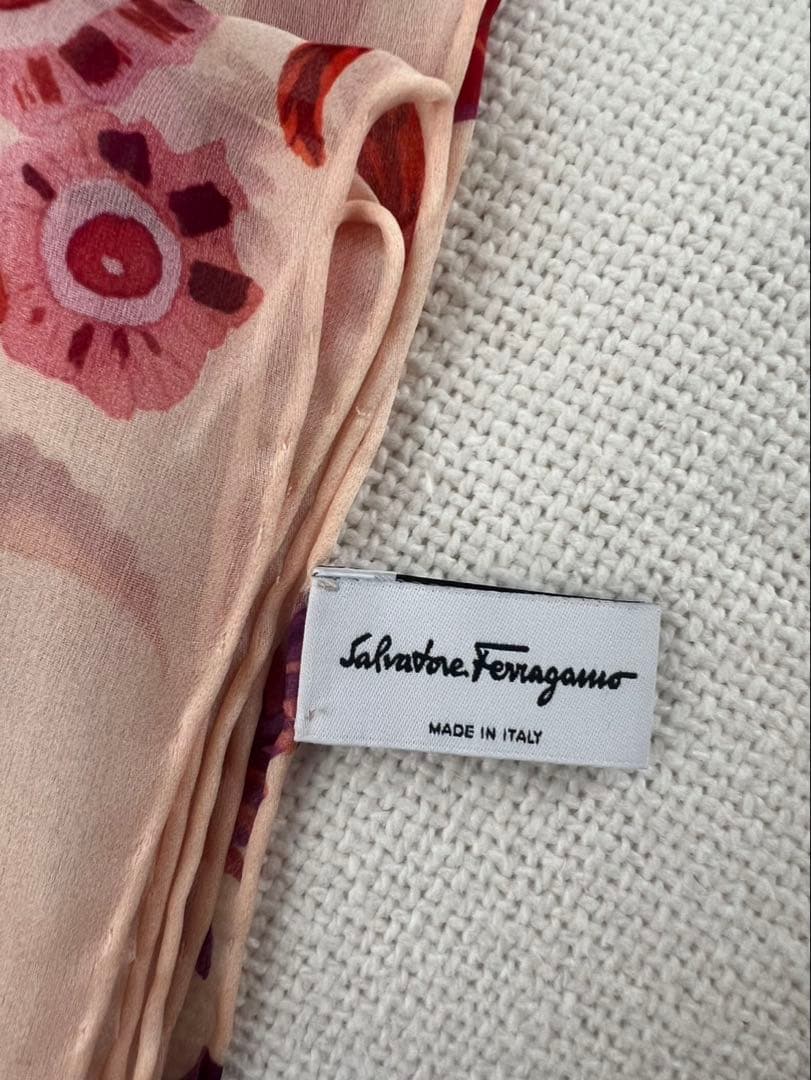 Salvatore Ferragamo 花柄 シルクスカーフ 150×40cm