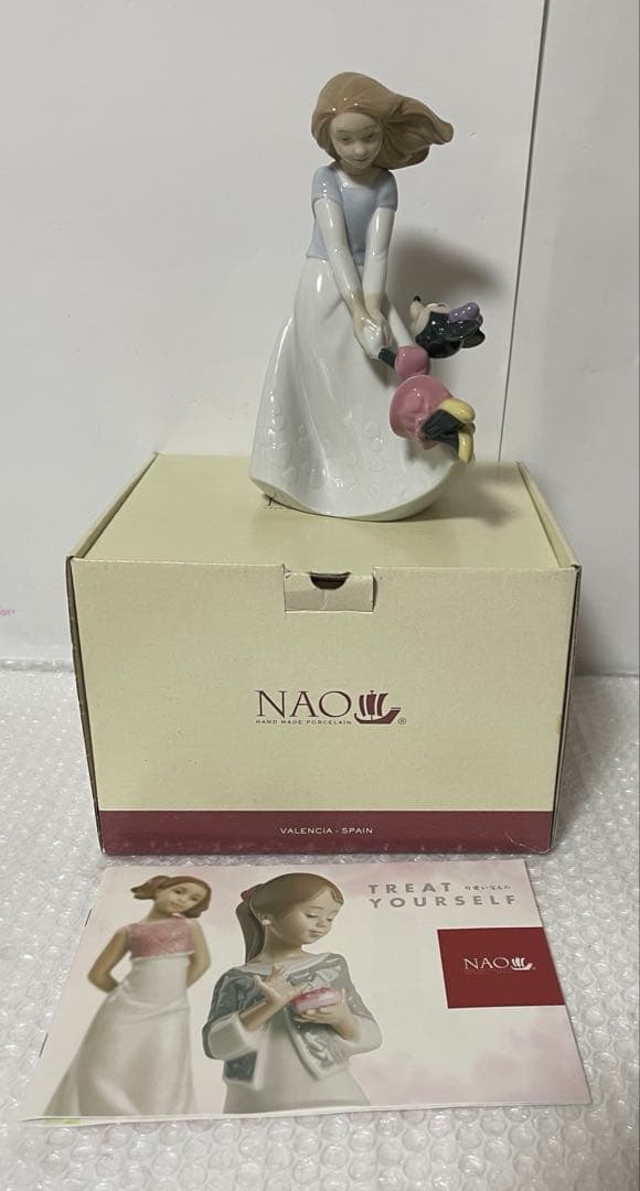 『リヤドロ・　NAO 　ミニーの親友』陶器置物　ナオ・ディズニーシリーズ リヤドロ ナオ 陶器置物ディズニーシリーズ 「ミニーの親友」 lladro