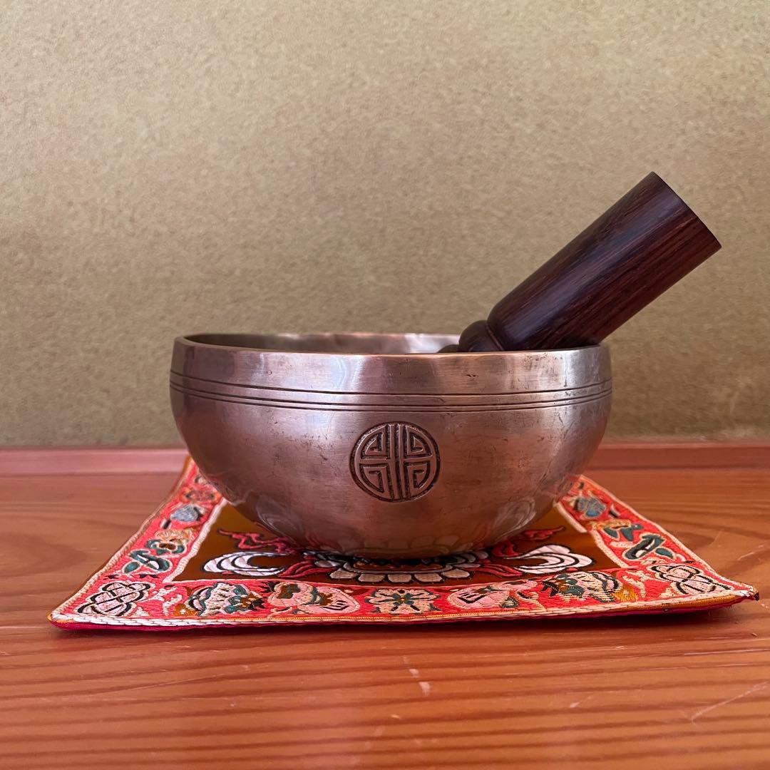 フルムーン製作 チベタンシンギングボウル｜オム・マニ・ペメ・フム Amazon | プロフェッショナルフルムーンシンギングボウルセット