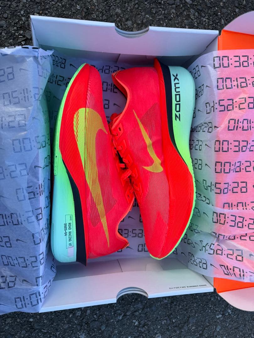 ナイキヴェイパーフライ4新品27.5センチ ナイキ VAPORFLY 4 ヴェイパーフライ 4 HF6414-600 メンズ 陸上