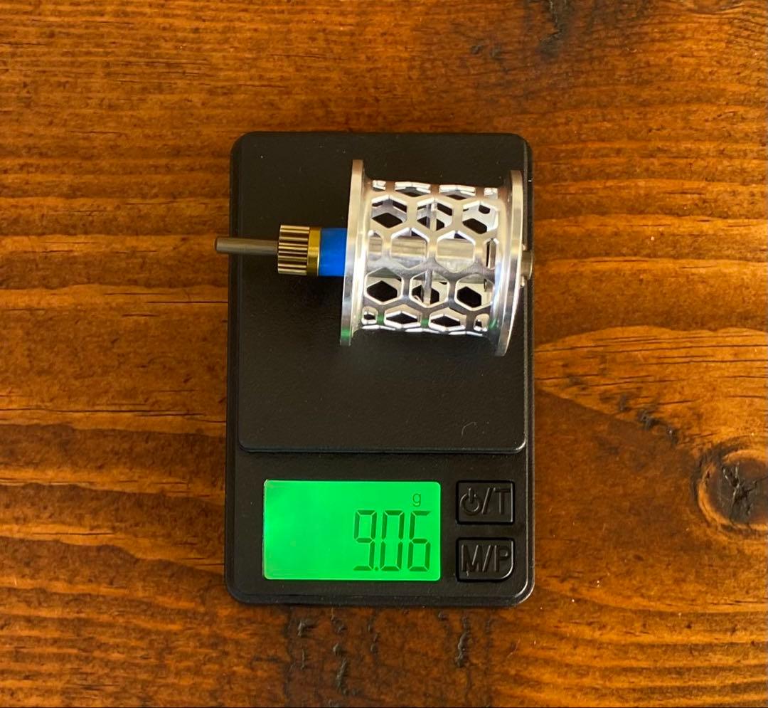 新品未使用 トラウト ベイトリール オールドリール風 丸型 リール シルバー